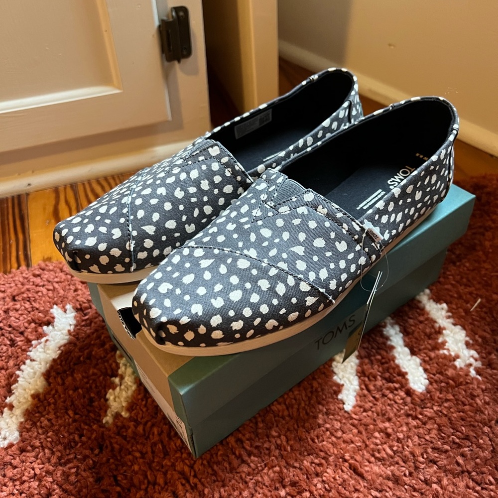 NWT Toms, Iron (grey) Cheetah print